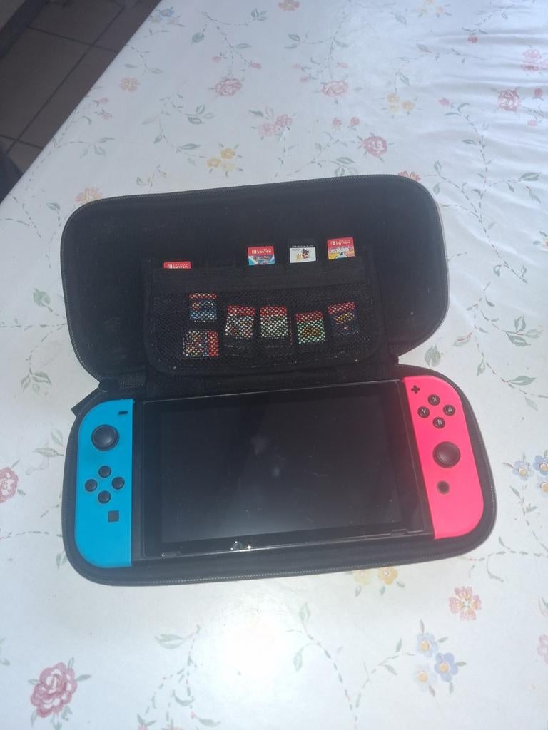 Nintendo switch met alle spelletjes en hoes, Games en Spelcomputers, Ophalen of Verzenden
