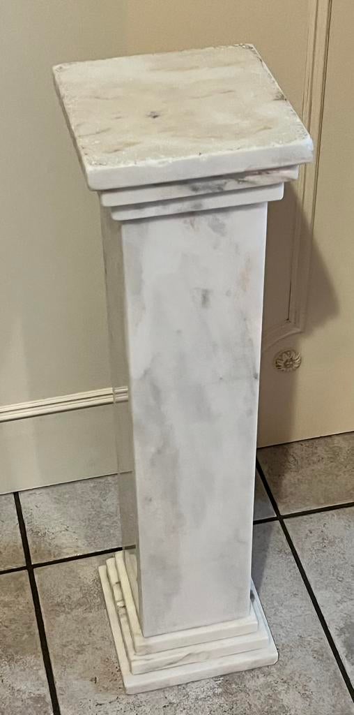 Zuil marmer H:72 cm x B voet/bovenkant:19 cm wit gemarmerd., Ophalen, Gebruikt