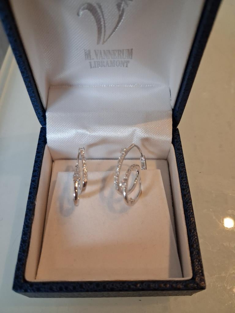 Boucle d'oreille neuve en or 18k et diamant naturel, Bijoux, Sacs & Beauté, Boucles d'oreilles, Neuf, Or, Avec pierre précieuse