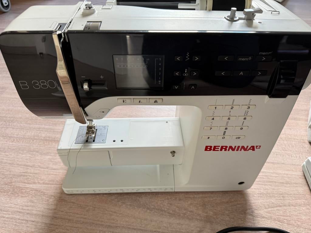 Bernina naaimachine en overlockmachine, Hobby en Vrije tijd, Ophalen, Zo goed als nieuw, Naaimachine, Bernina