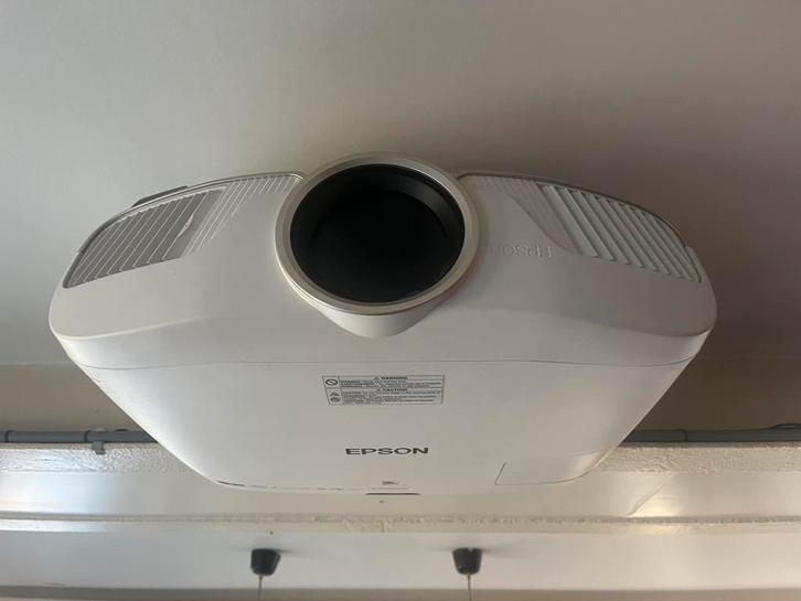 Epson TW-9300 4K e-shift beamer - nieuwe lamp, Audio, Tv en Foto, Beamers, Zo goed als nieuw, Ophalen