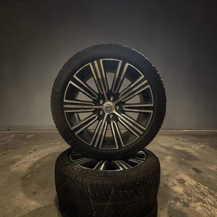 18 inch Volvo Inscription velgen winterbanden Volvo V60 S60, Auto-onderdelen, Banden en Velgen, Band(en), Winterbanden, 18 inch