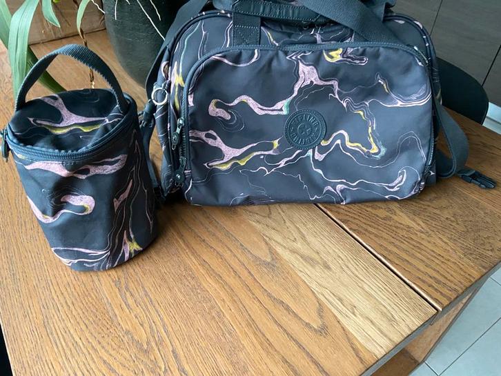Sac à langer Kilpling avec sac isotherme et matelas., Enfants & Bébés, Sac à langer bébé, Comme neuf, Sac d'épaule, Enlèvement ou Envoi