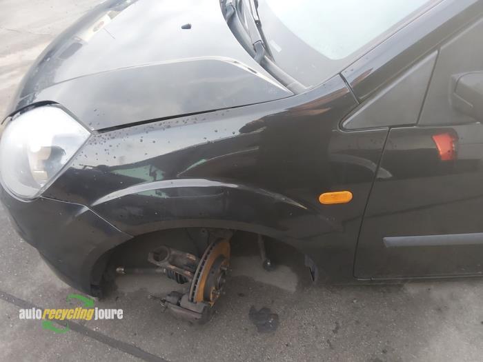 Aile avant gauche d'un Ford Fiesta, -, -, 3 mois de garantie, -