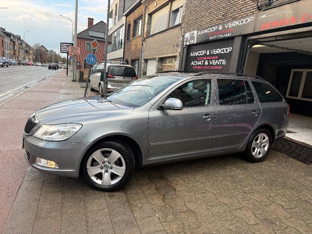 Skoda Octavia 1.6TDI Automatique 88km 1er Main, Autos, Skoda, Capteur de stationnement, Achat, Entreprise, Carnet d'entretien