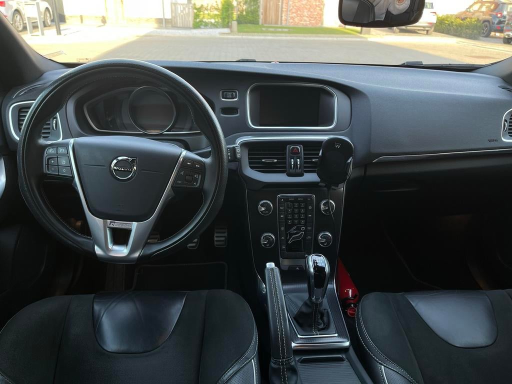 Volvo V40 2.0 T2 Sport Edition GPF (EU6d-TEMP), Auto's, Volvo, 4 cilinders, 1969 cc, Leder en Stof, Zwart