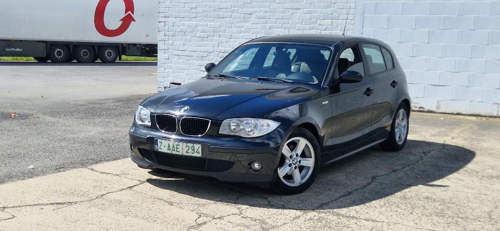 BMW 116I benzine gekeurd voor vrkoop., Auto's, 1 Reeks, 4 cilinders, Zwart, Handgeschakeld