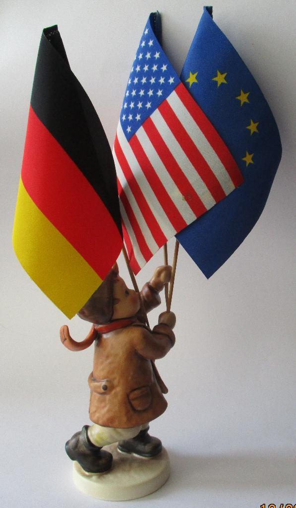 Hum:739/l-Call to Glory-11 September 2001-Excl. Editie-14½cm, Verzamelen, Complete verzamelingen en Collecties, Verzenden