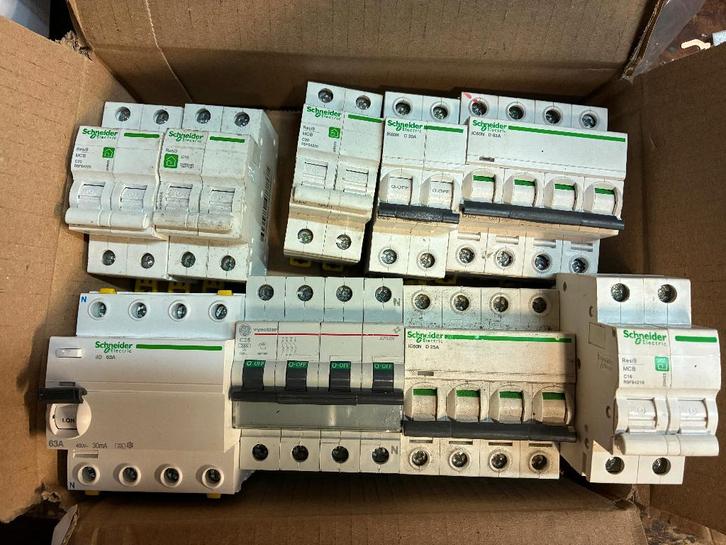 automaten & aardlekschakelaars Schneider (prijs bij artikel), Doe-het-zelf en Bouw, Elektriciteit en Kabels, Ophalen of Verzenden