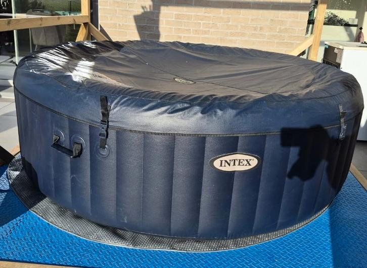 Jacuzzi, Tuin en Terras, Bubbelbaden en Hottubs, Zo goed als nieuw, Opblaasbaar, Afdekzeil, Grondzeil, Filter, Pomp, Ophalen