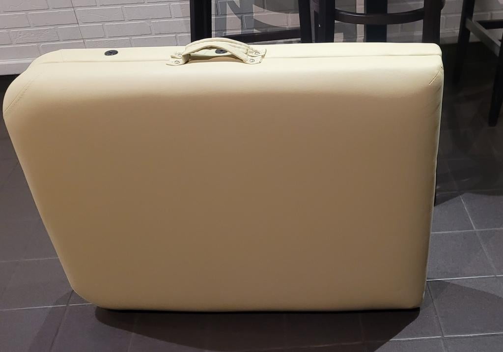 Table de massage nickel sauf une toute petite griffe sur un, Sports & Fitness, Enlèvement, Table de massage