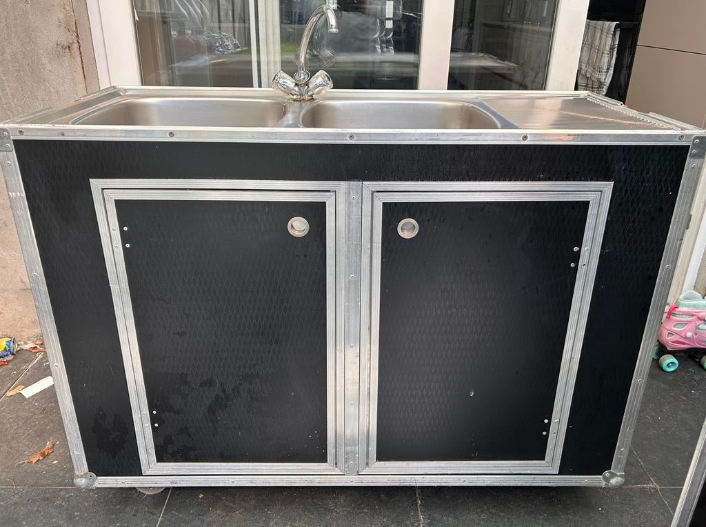 Buitenkeuken met spoelbak + warm water (geiser), Tuin en Terras, Buitenkeukens, Gebruikt, Elektrisch, Vrijstaand, Ophalen