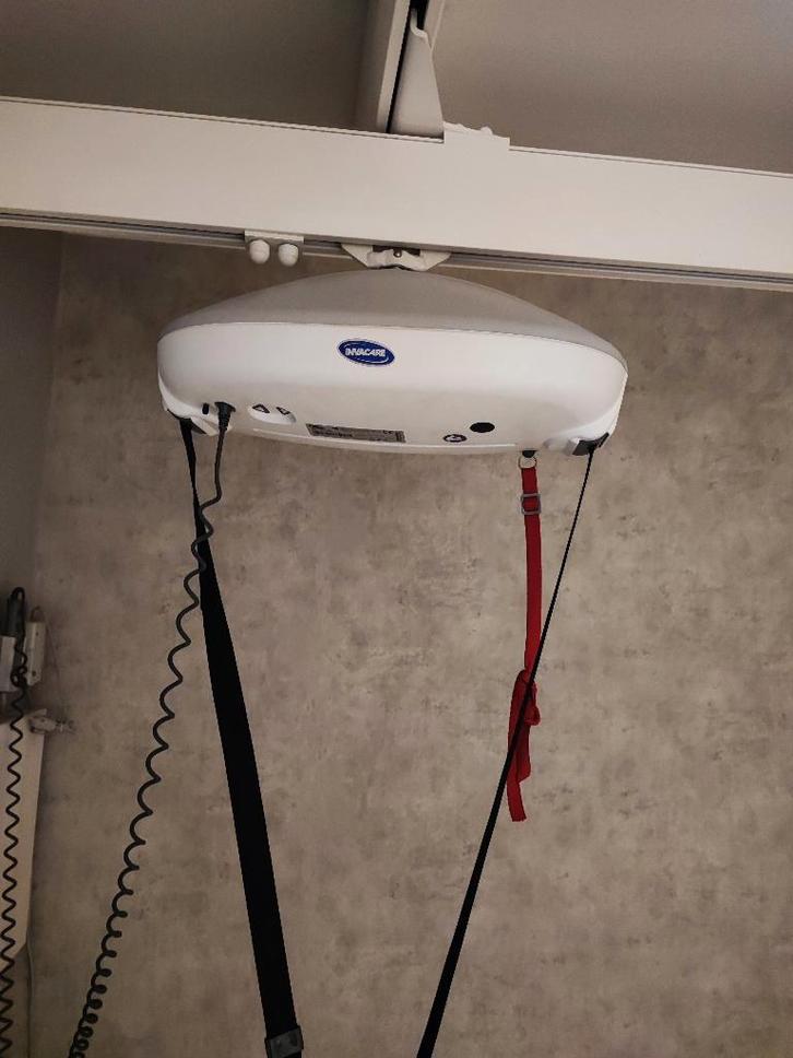 Lève-personne/palan INVACARE au plafond, Divers, Matériel Infirmier, Comme neuf, Enlèvement
