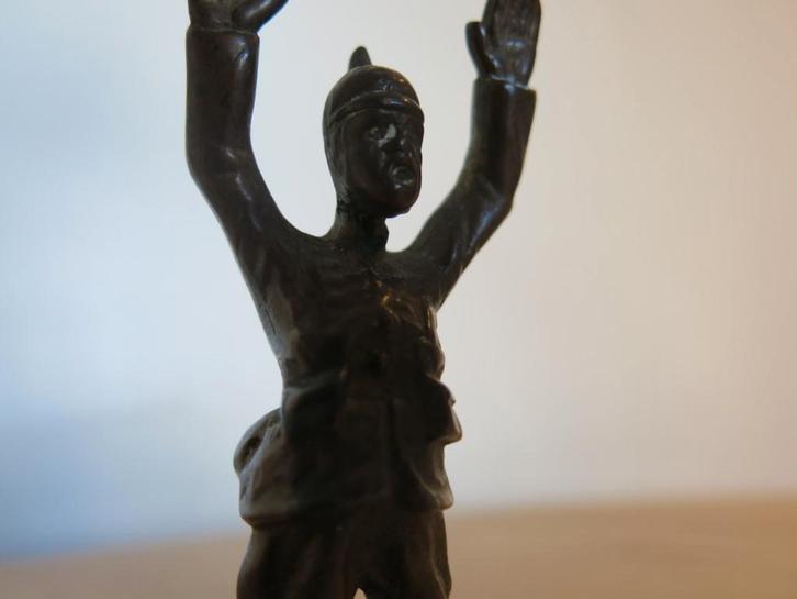 beeldje Duitse soldaat KAMRAD brons gesigneerd, Antiek en Kunst, Kunst | Beelden en Houtsnijwerken, Ophalen of Verzenden