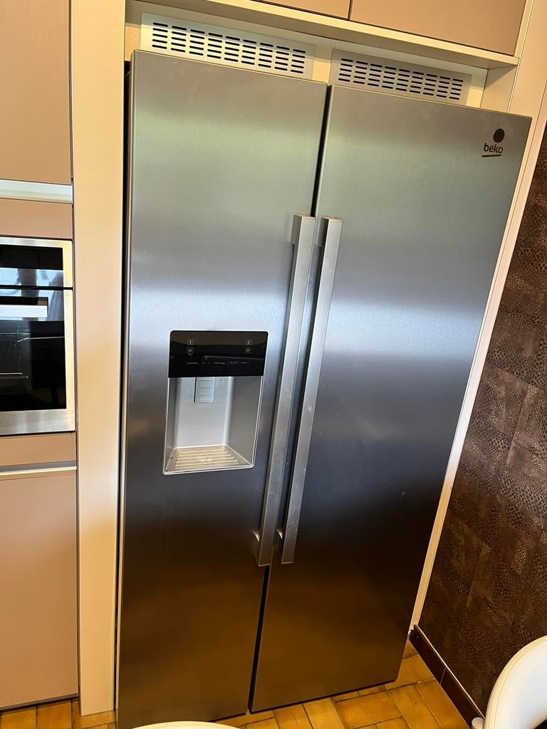 Amerikaanse koelkast beko, Ophalen, Gebruikt, Met aparte vriezer