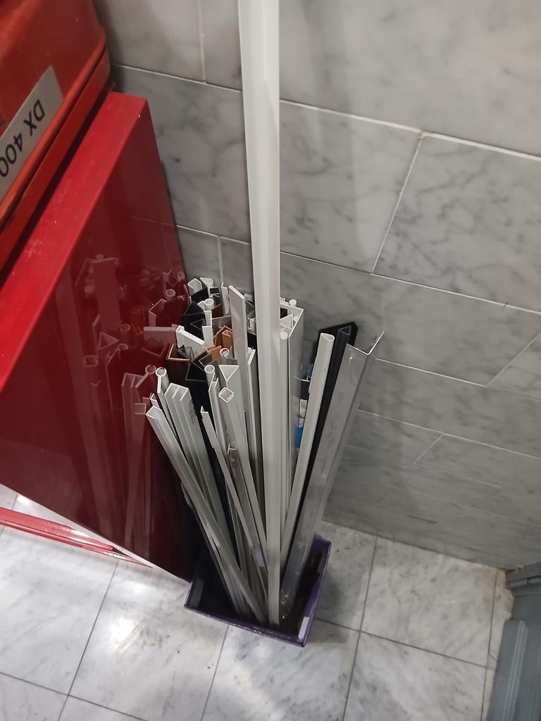 Lot de coin de finitions AV 40 euros le tout, Ophalen