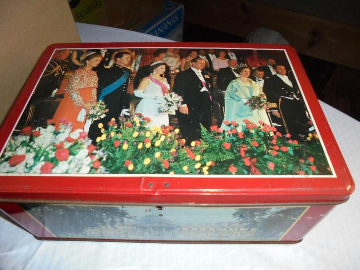 Vintage blikken doos Koningshuis, Verzamelen, Koningshuis en Royalty, Gebruikt, Overige typen, Ophalen of Verzenden