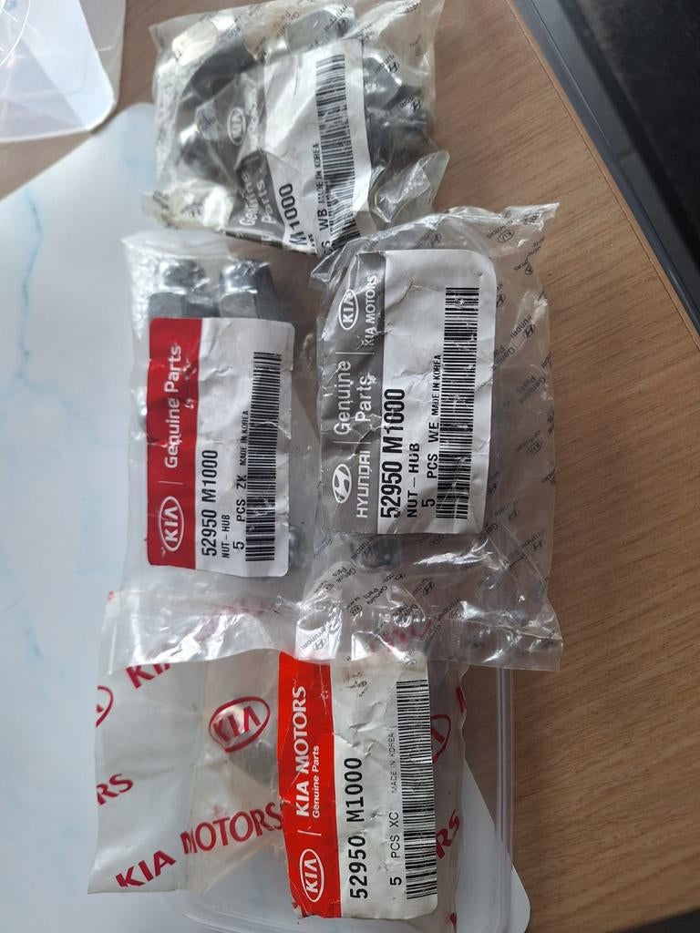 Boulons de roue d'origine Kia Sportage 2012, Autos : Pièces & Accessoires, Enlèvement ou Envoi, Jante(s)