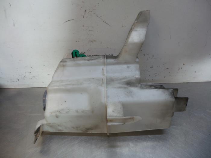 Réservoir lave-glace avant d'un Nissan NV200, Autos : Pièces & Accessoires, Vitres & Accessoires, Nissan, Utilisé, Enlèvement ou Envoi