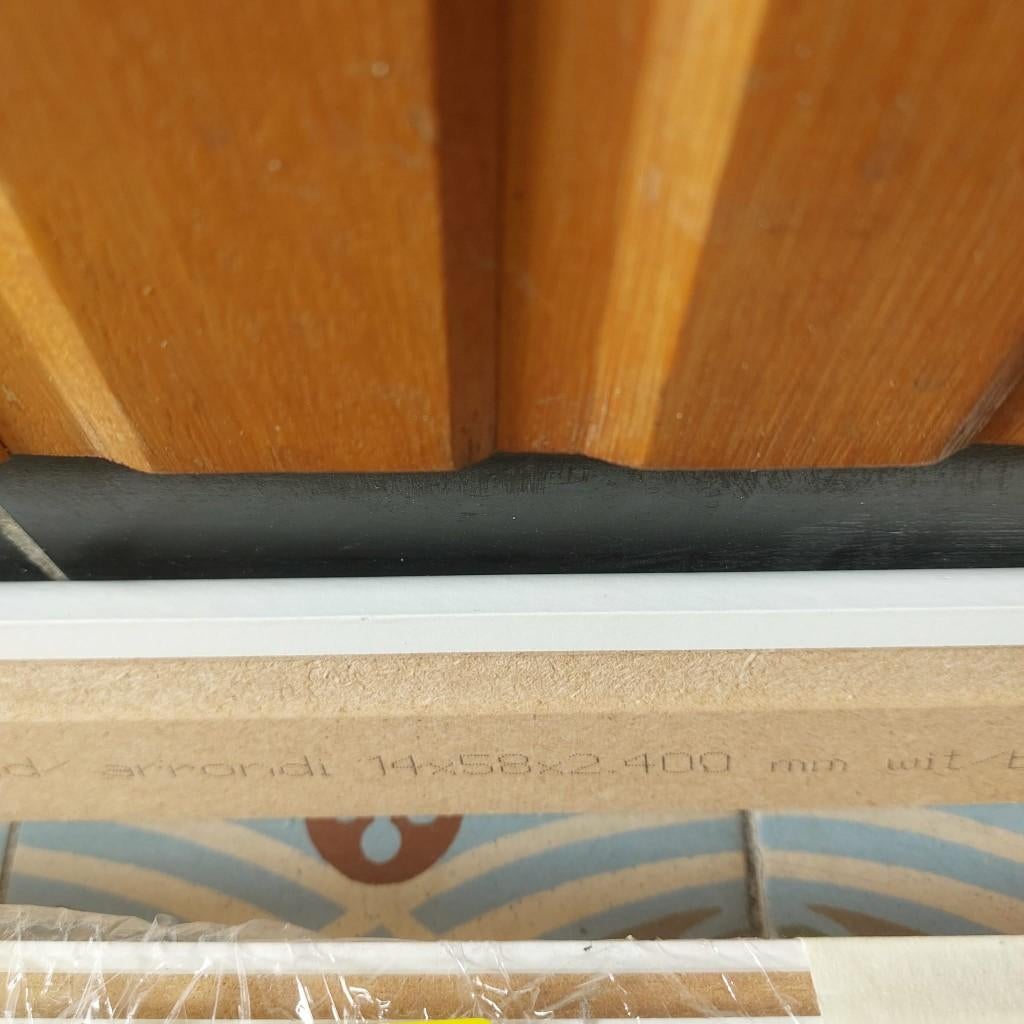 1 witte MDF-plint, 14mm dikte, 58mm hoogte en 240cm lengte, Doe-het-zelf en Bouw, Plinten en Afwerking, Zo goed als nieuw, 200 tot 250 cm