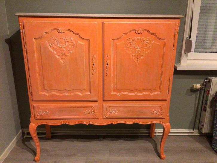 Antieke kastje op poten, Maison & Meubles, Armoires | Dressoirs, Comme neuf, Enlèvement