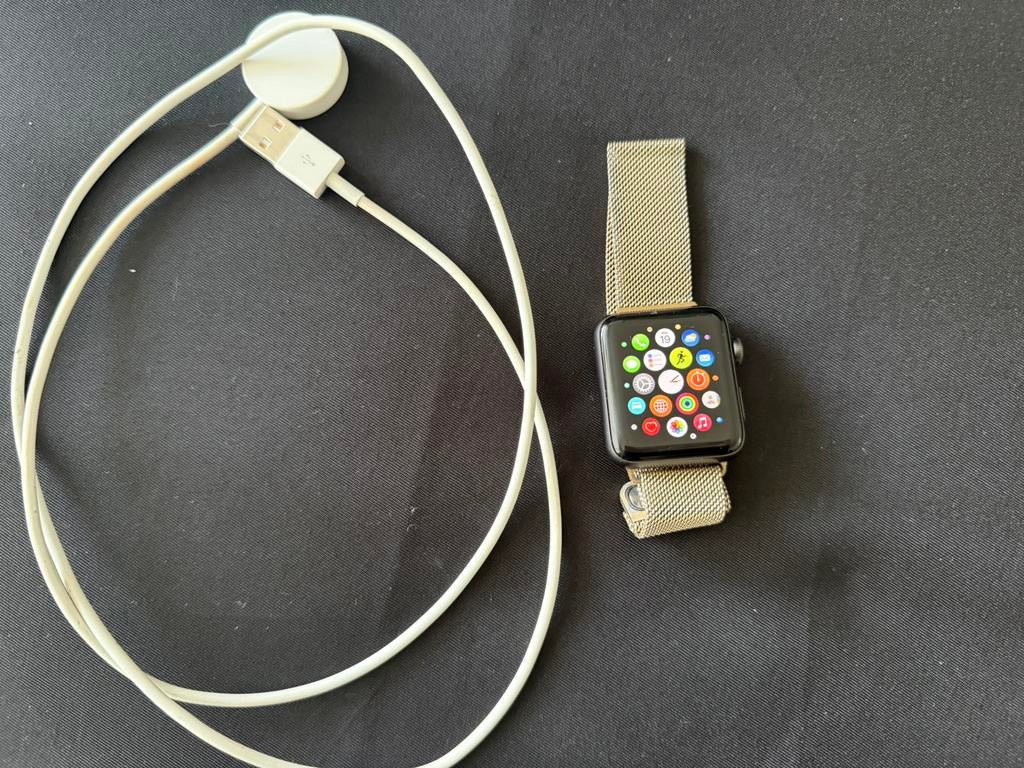 Apple Watch Series 3, model A1859, Enlèvement ou Envoi, Utilisé, Noir, IOS