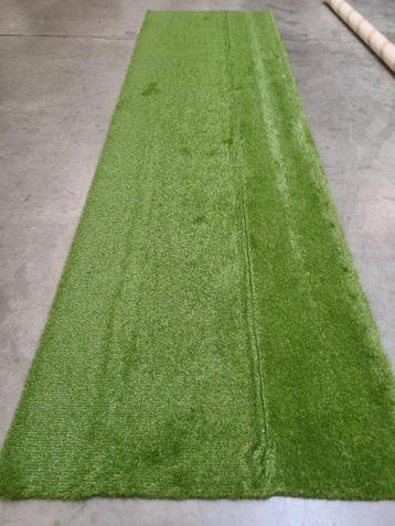 Stukje kunstgras met fabricagefout 90% korting pa beschikbaar voor biedingen