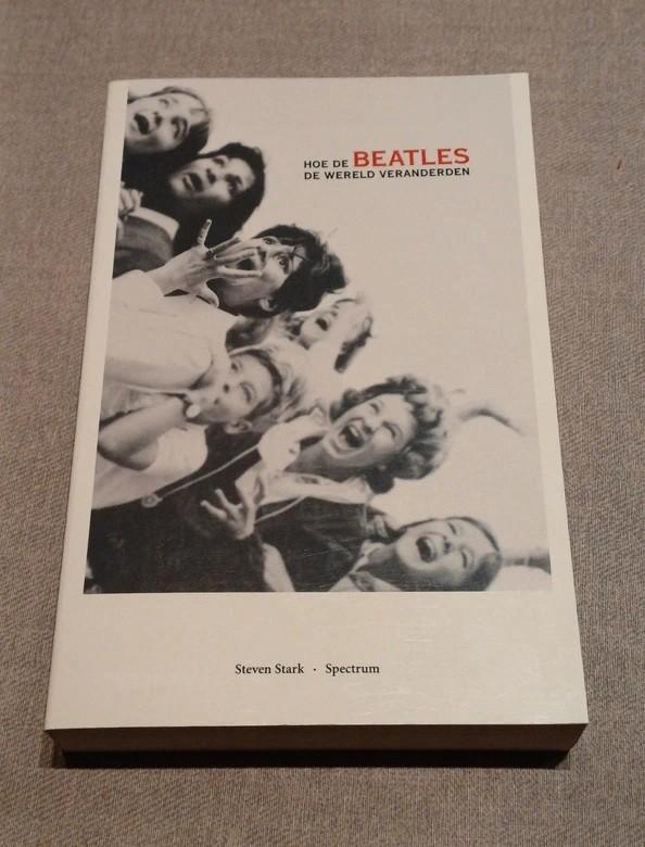 Hoe de Beatles de wereld veranderden - Steven Stark, Livres, Musique, Comme neuf, Artiste, Enlèvement ou Envoi