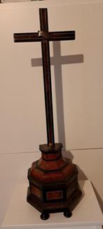 Croix sur socle, Ophalen