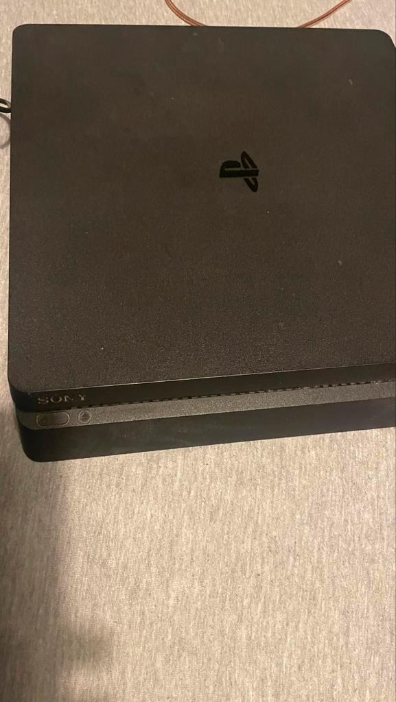 Ps4 slim 1 tb, Games en Spelcomputers, Spelcomputers | Sony PlayStation 4, Gebruikt, Slim, 1 TB, Met 2 controllers, Met games