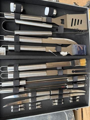 Barbecue set beschikbaar voor biedingen