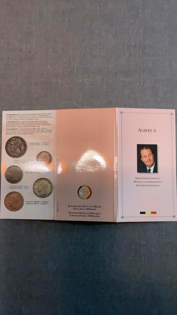 Bronzen medaille Albert II in mapje beschikbaar voor biedingen