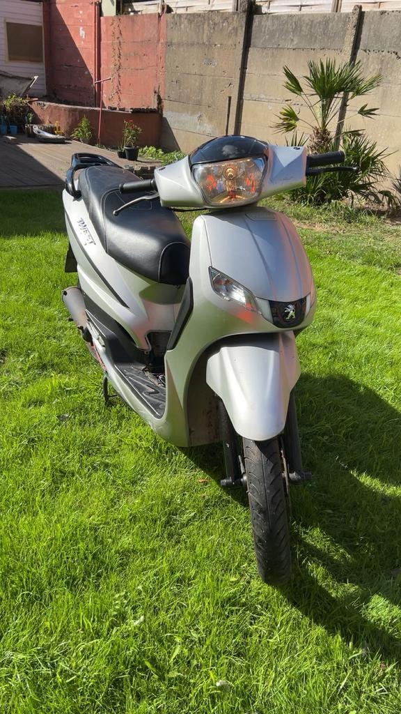 Peugeot tweet a klasse, Fietsen en Brommers, Scooters | Peugeot, Gebruikt, Overige modellen, Klasse A (25 km/u), Benzine, Ophalen