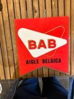 BAB reclame bord Aigle Belgica met takszegel, Collections, Marques de bière, Panneau, Plaque ou Plaquette publicitaire, Autres marques