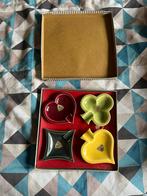 Vintage asbakjes in de vorm van speelkaartkleuren, Ophalen, Zo goed als nieuw, Porselein