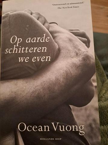 Ocean Vuong - Op aarde schitteren we even beschikbaar voor biedingen