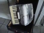 Decoratie: Accordeon met koffer, merk onbekend., Muziek en Instrumenten, Accordeons, Gebruikt, 60-bas, Met riemen, Toetsaccordeon