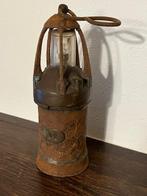 Oude elektrische mijnwerkerslamp, Ophalen