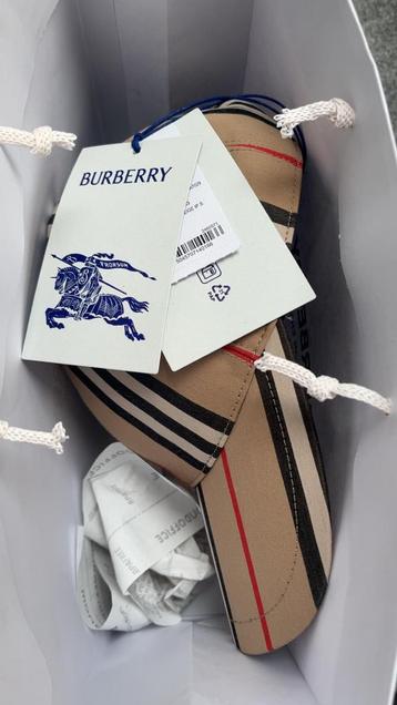 Burberry pet nieuwe te koop beschikbaar voor biedingen