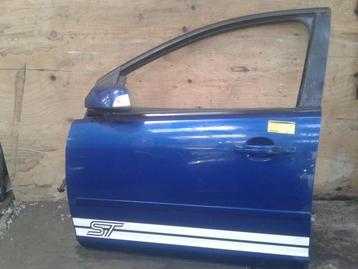 Portier 4Deurs links-voor van een Ford Focus (DA3) beschikbaar voor biedingen