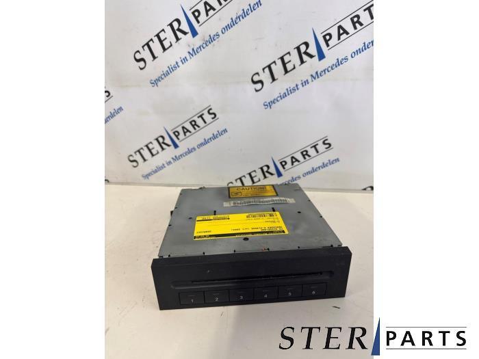 Changeur de CD d'un Mercedes E-Klasse, Autos : Pièces & Accessoires, Électronique & Câbles, Mercedes-Benz, Utilisé, 3 mois de garantie