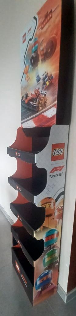 LEGO Display // Formula 1 // 150cm x 35 cm x 20 cm // beschikbaar voor biedingen