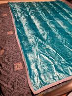 Couvre-lit 1 pers. 190 x 140  bleu satiné  tissu "nounours ", Maison & Meubles, Accessoires pour la Maison | Plaids & Couvertures
