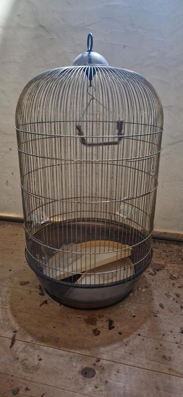 Vogelkooi beschikbaar voor biedingen