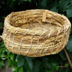handgebonden mand met bloemen en grassen, Huis en Inrichting, Woonaccessoires | Schalen en Manden, Mand, Rond, Ophalen of Verzenden