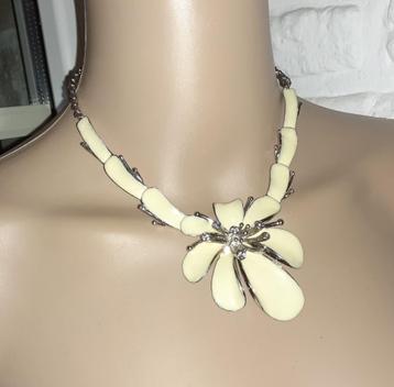 statement ketting witte bloemen met strass