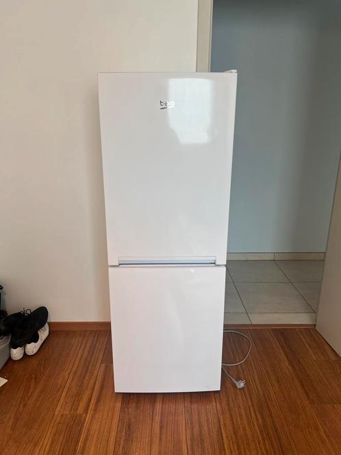 Beko koelkast en diepvries combo, Elektronische apparatuur, Koelkasten en IJskasten, Zo goed als nieuw, Met aparte vriezer, 200 liter of meer