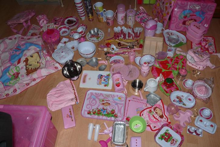 Ustenciles de cuisines + 66 fascicules Charlotte aux Fraises, Kinderen en Baby's, Speelgoed | Speelkeukens, Zo goed als nieuw