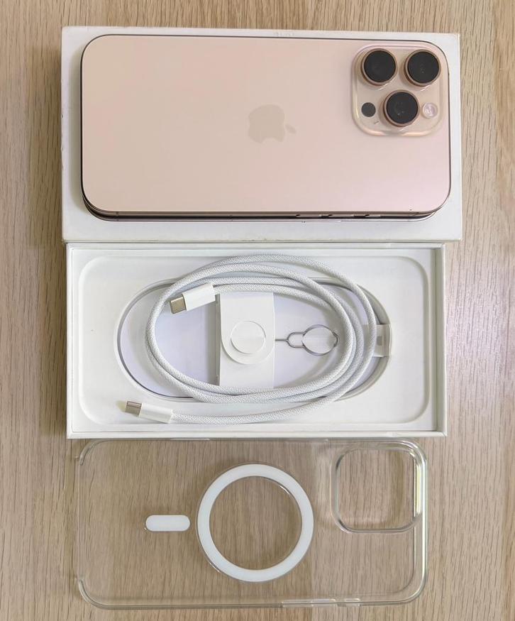 iPhone 16 Pro Max 256 GB Desert Titanium Bill 10/september, Telecommunicatie, Mobiele telefoons | Apple iPhone, Zo goed als nieuw