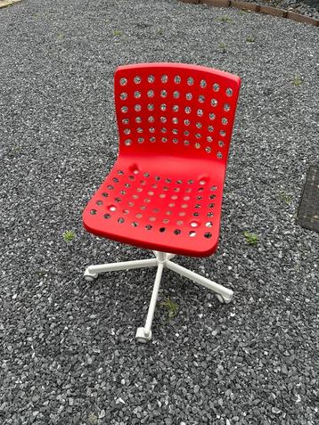 Chaise de bureau enfant rouge et blanche